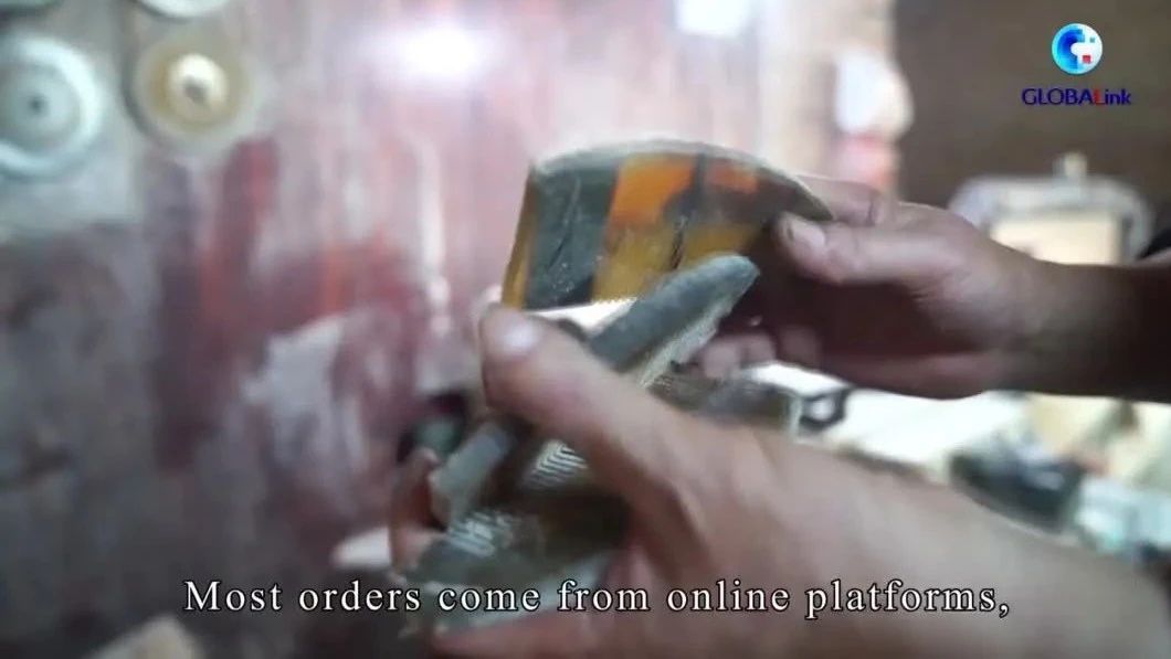 GLOBALink | Inheritor of Fuzhou horn comb craftsmanship preserves time-honored skills